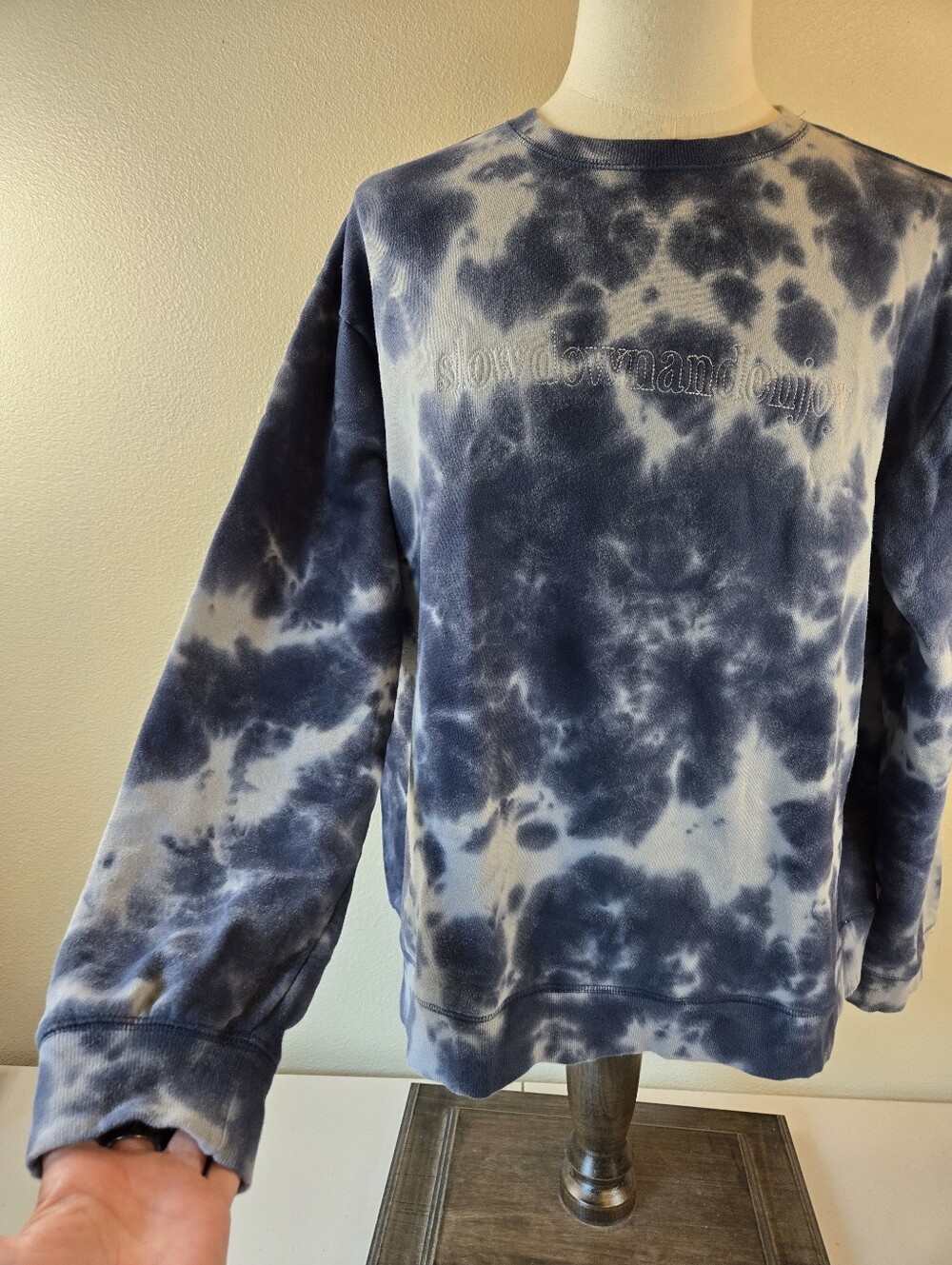 Original Use Tie Dye Crew Neck Blue White Sweatshirt XL Embroidered Oversized